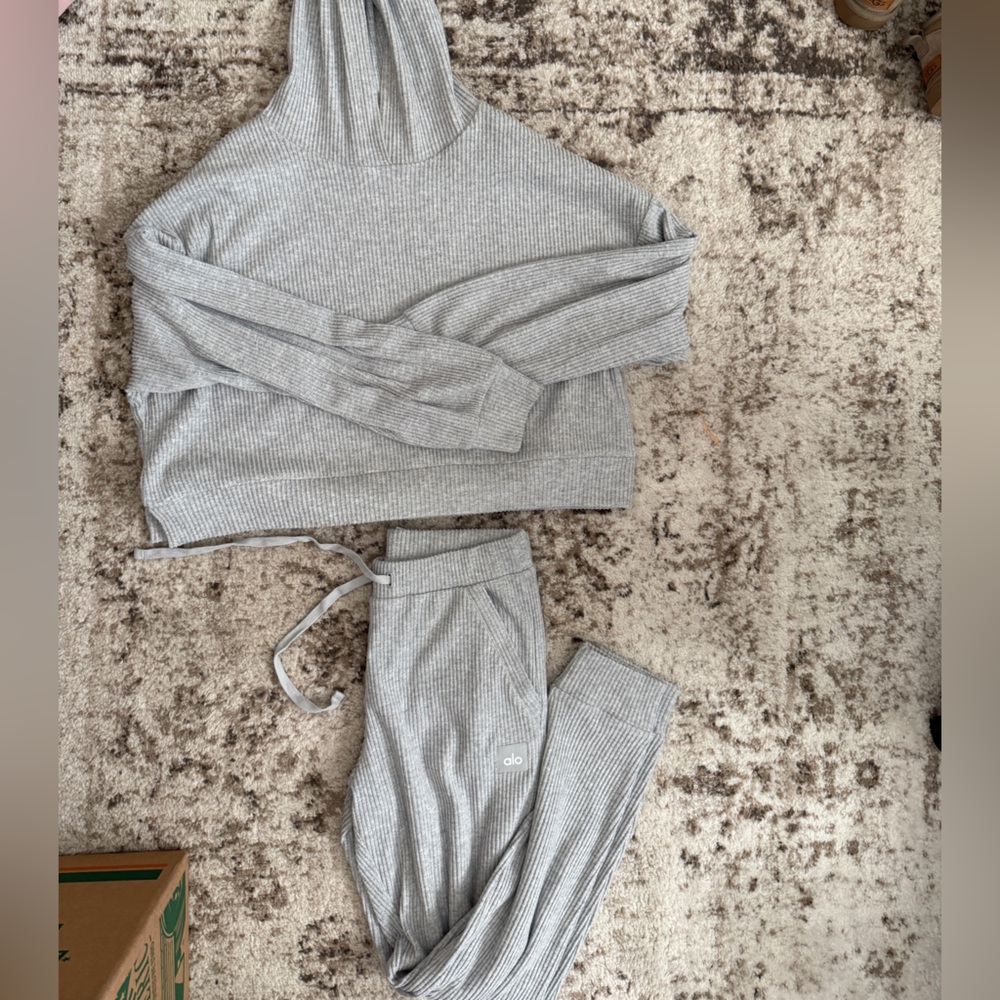 Alo ribbed sweat set M bottoms L top